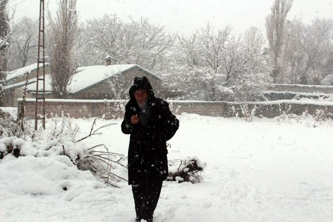 Ağrı&rsquo;da &Ccedil;ocukların Kar Sevinci