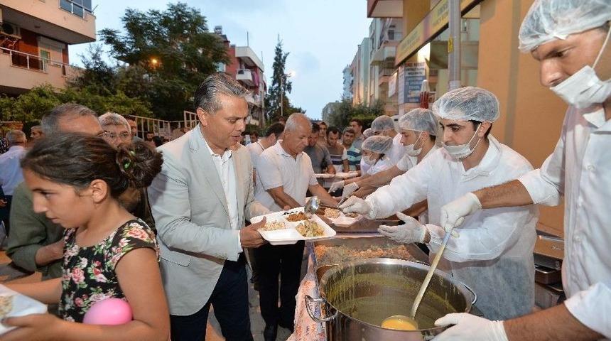 Muratpaşa Dutlubah&ccedil;e&rsquo;de İftar Sofrası Kurdu
