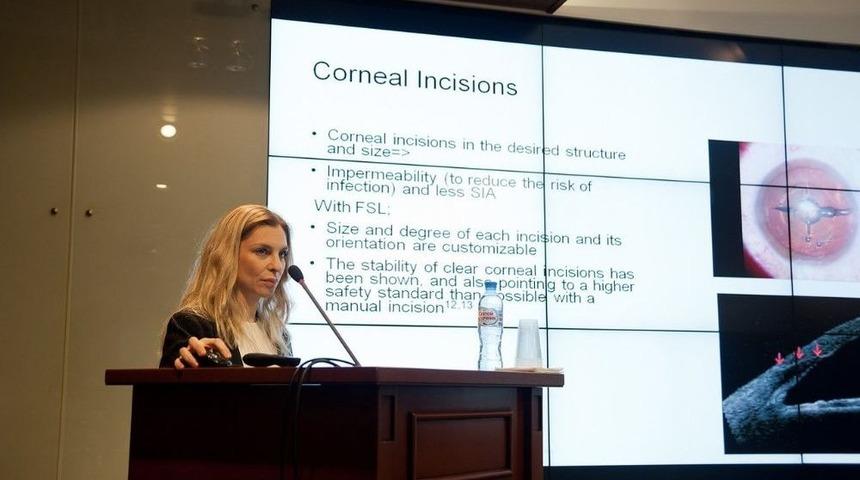 Rus Hekimlere Lazerle Katarakt Tedavisini Anlattı