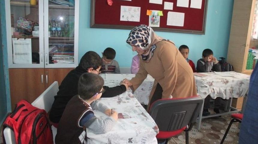 &Ouml;zel Eğitim Sınıfları Ve Evde Eğitim Alan &Ouml;ğrencilere Ziyaret