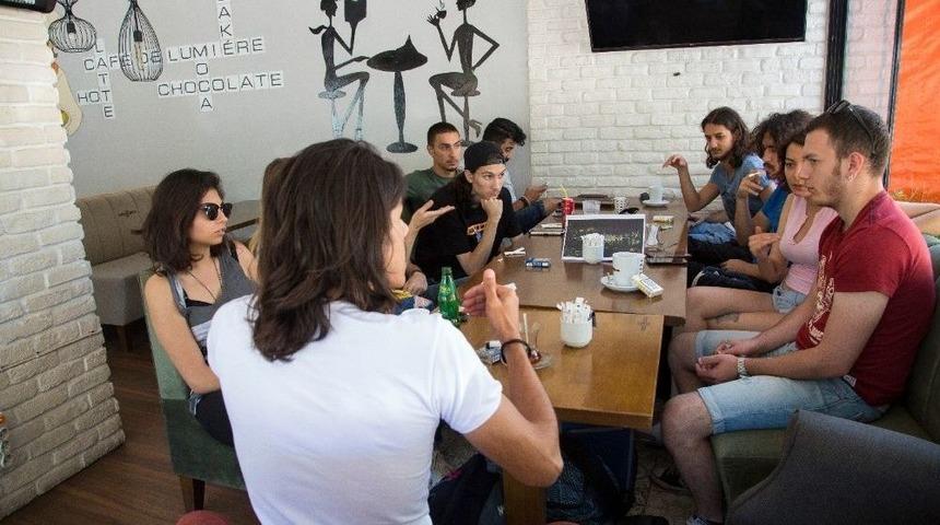 İnternet Radyoculuğu Film Oluyor