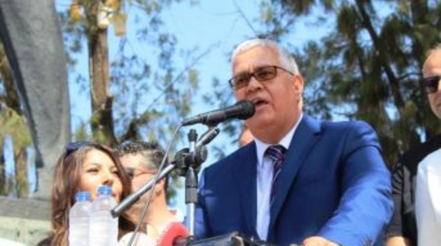 Ayvalık&rsquo;ta Zincir Marketlerin &Ccedil;alışma Saati Ayarına Esnaf Tepkisi