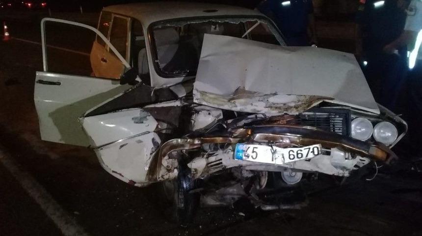 İzmir&rsquo;de Otomobil İle Trakt&ouml;r &Ccedil;arpıştı: 1 Yaralı