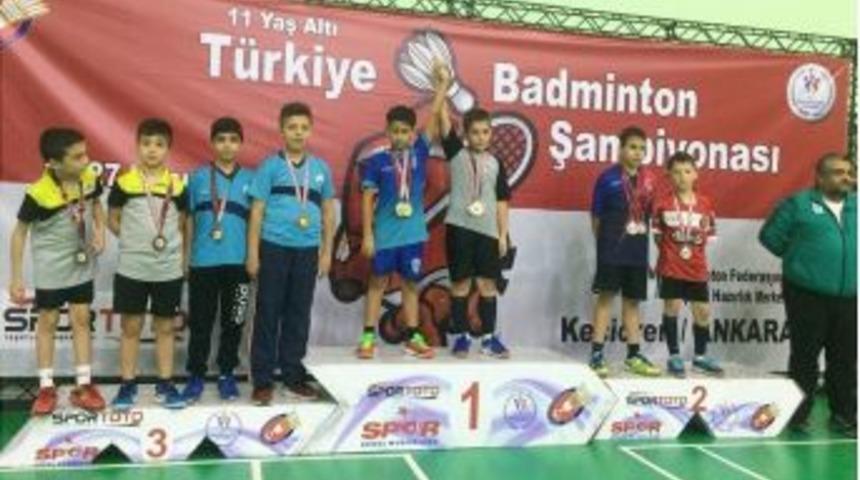 Gen&ccedil; Badmintoncuların B&uuml;y&uuml;k Başarısı
