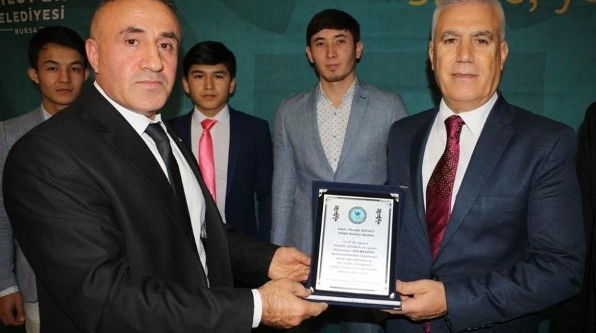 T&uuml;rkiye Diyanet Vakfı&rsquo;ndan Bozbey&rsquo;e Teşekk&uuml;r Plaketi