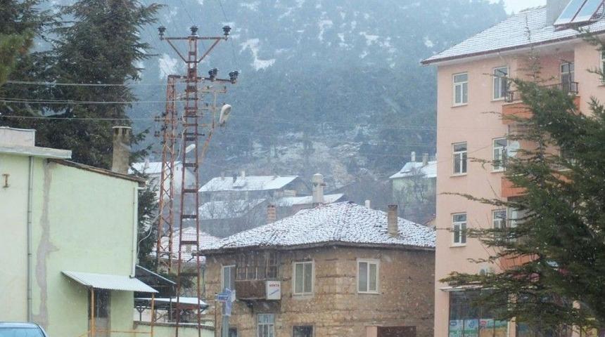 Isparta’ya Mevsimin İlk Karı Yağdı