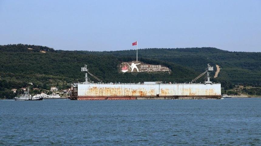 R&ouml;mork&ouml;r Ve Yedeğindeki Boyu 470 Metre Olan Askeri Havuz &Ccedil;anakkale Boğazı&rsquo;ndan Ge&ccedil;ti