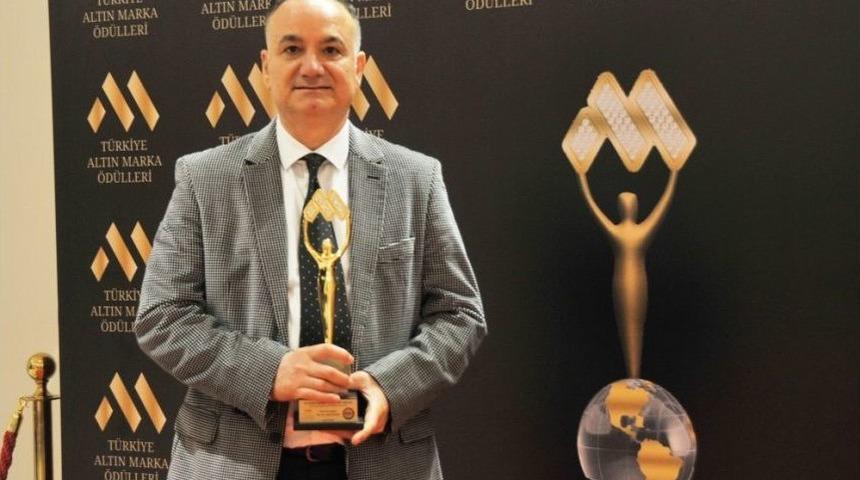 "yılın Tıp Adamı" &Ouml;d&uuml;l&uuml; Op. Dr. Erdal C&uuml;c&uuml;k&rsquo;e