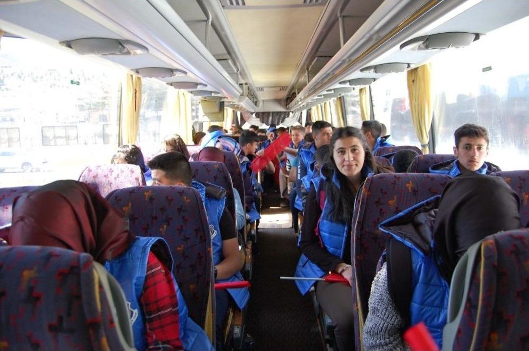 Bitlisli 100 &Ouml;ğrenci İstanbul&rsquo;a G&ouml;nderildi