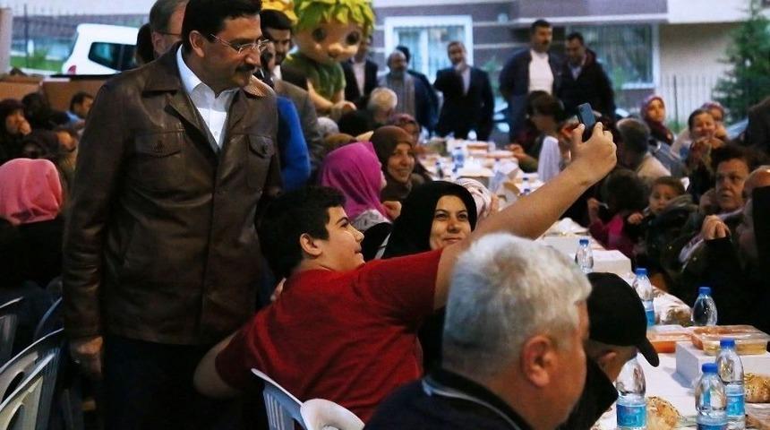 İftar Sevincine 4 Mahalle Ortak Oldu