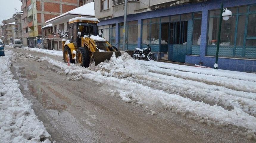 Yığılca Belediyesi&rsquo;nde Yoğun Kar Mesaisi