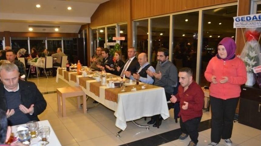Belediye Başkanı Saraoğlu&rsquo;ndan Engellilere Yemek