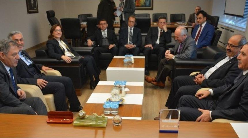 Başdenet&ccedil;i Şeref Malko&ccedil; Eskişehir Barosu&rsquo;nu Ziyaret Etti