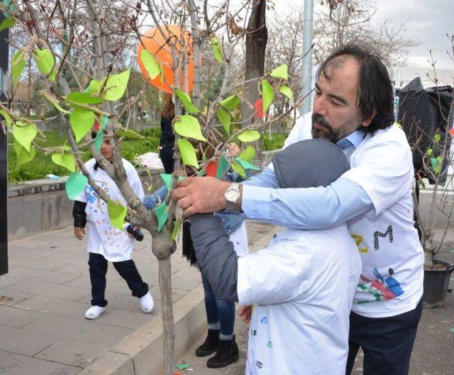 Selçuk’ta ‘otizm Farkındalığı’ Yürüyüşü