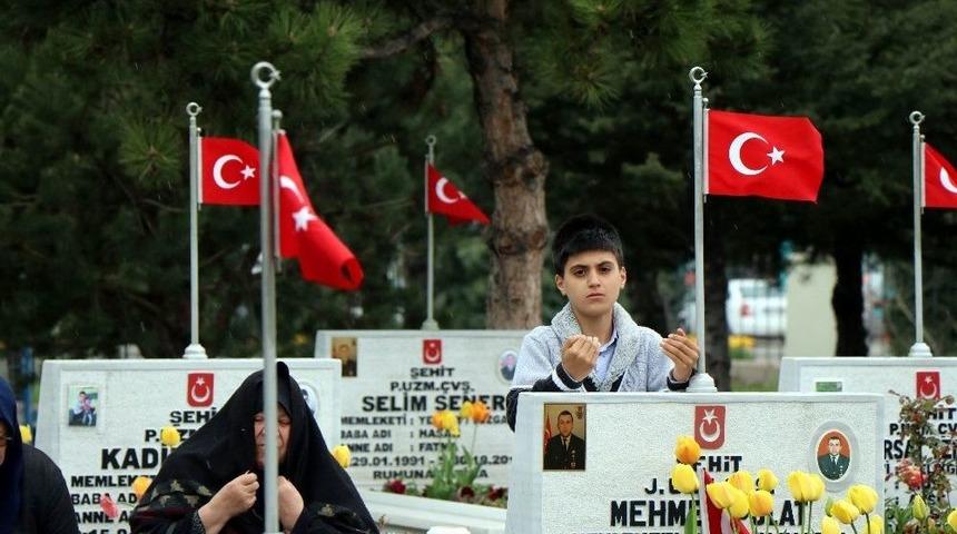 Nusaybin Şehidi Jandarma Uzman &Ccedil;avuş Mehmet Polat İ&ccedil;in Mevlit D&uuml;zenlendi