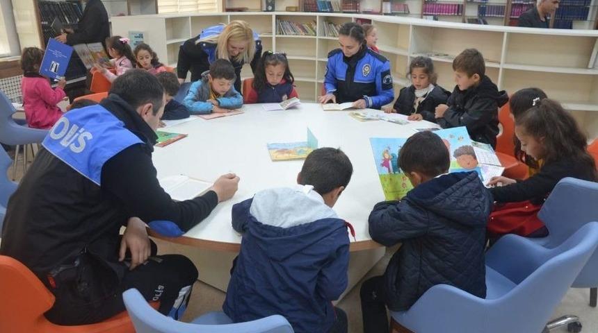 Polis Ve K&ouml;y Okulu &Ouml;ğrencileri Bir Arada Kitap Okudu