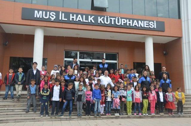 Polis Ve Köy Okulu Öğrencileri Bir Arada Kitap Okudu