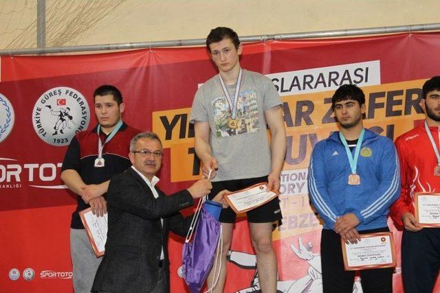 Güreşin Yıldızlarının Ödülleri Başkan Köşker’den 1