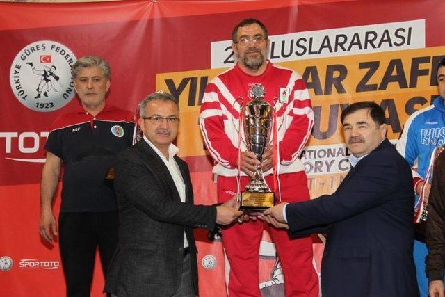 Güreşin Yıldızlarının Ödülleri Başkan Köşker’den 3