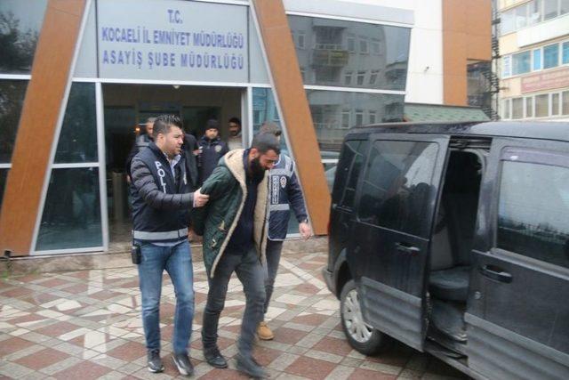 İstanbul’da Otomobilleri Çalan Çetenin 4 Kişisi Kocaeli’de Yakalandı