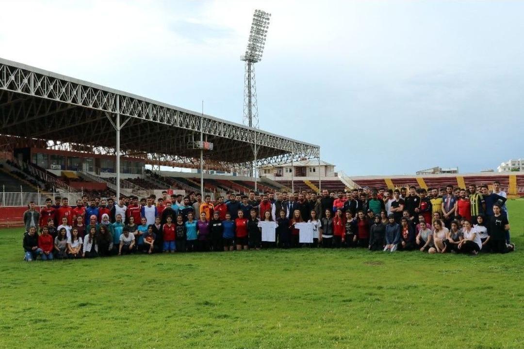 Van B&uuml;y&uuml;kşehir Belediyesinden Sporcuya Destek