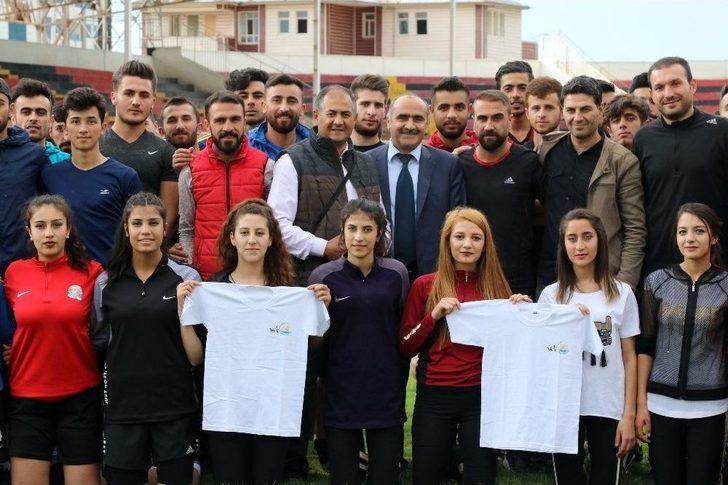 Van Büyükşehir Belediyesinden Sporcuya Destek G2