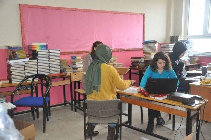 Saü’lü Öğrenciler Köy Okullarına Yardım Ellerini Uzattı G3