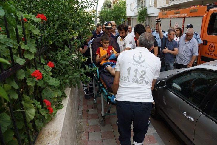 Kapıyı Kullanmayınca, Koluna Saplanan Demirle Hastaneye Kaldırıldı G2