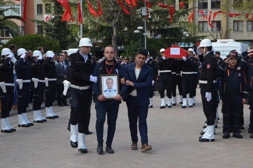Derede Kaybolan Ve Bug&uuml;n Cansız Bedenine Ulaşılan Şehit Polis Memuru İ&ccedil;in T&ouml;ren D&uuml;zenlendi