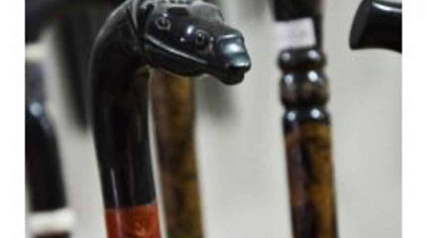 (&ouml;zel) D&uuml;nyaya &Uuml;n Salan Devrek Bastonu Teknolojiye Direniyor