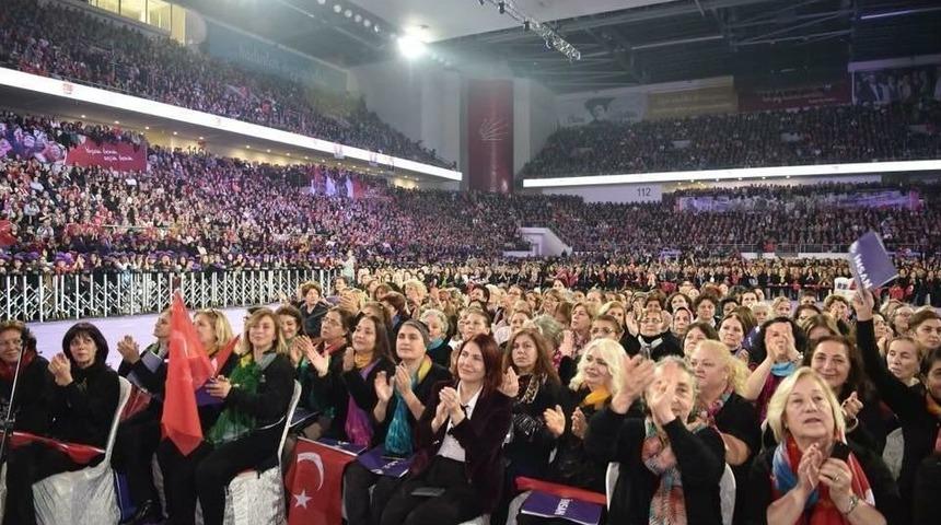 1001 &Ccedil;i&ccedil;ek Kadın Korosu, T&uuml;rkiye&rsquo;ye T&uuml;rk&uuml;lerini S&ouml;yledi