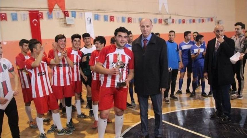 &Ccedil;ıldır Lisesinden &Ccedil;ifte Şampiyonluk