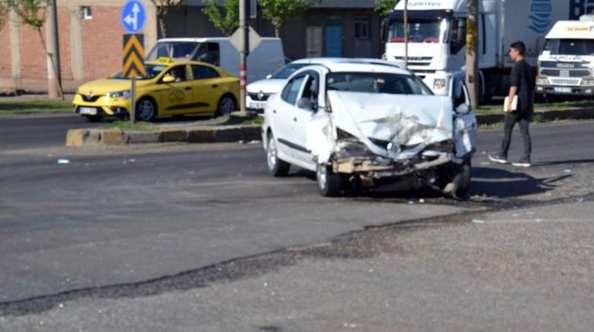 Siverek&rsquo;te Trafik Kazası: 2 Polis, 1 Uzman &Ccedil;avuş Yaralı