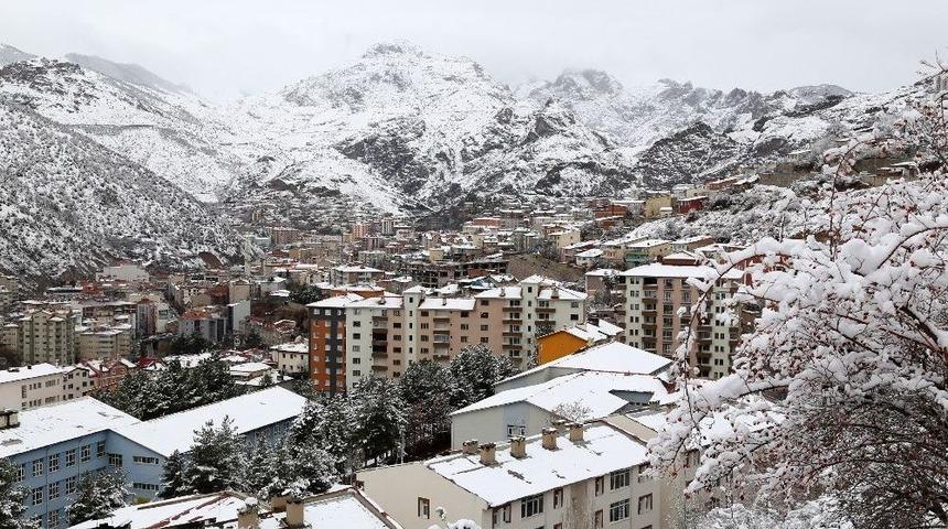 G&uuml;m&uuml;şhane Beyaz Gelinliğini Giydi
