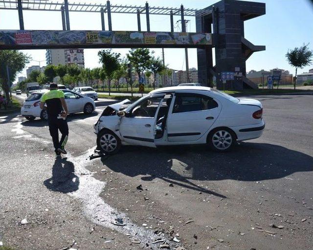 Siverek’te Trafik Kazası: 2 Polis, 1 Uzman Çavuş Yaralı