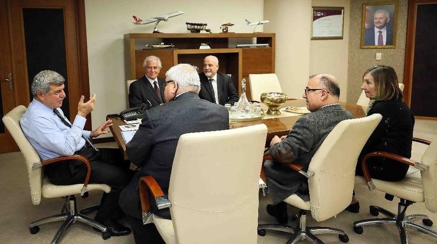 Başkan Karaosmanoğlu, Her Kesimden Ziyaret&ccedil;ilerini Ağırlıyor