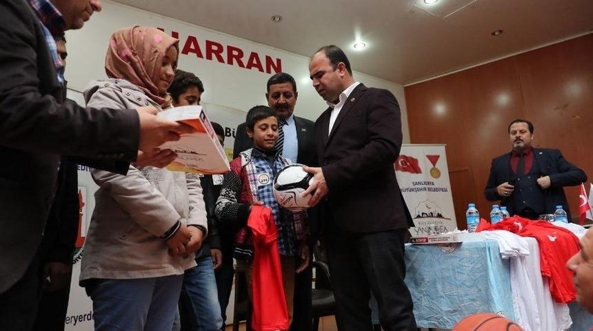 Şanlıurfa’da Öğrencilere Sınav Kitapları Dağıtıldı