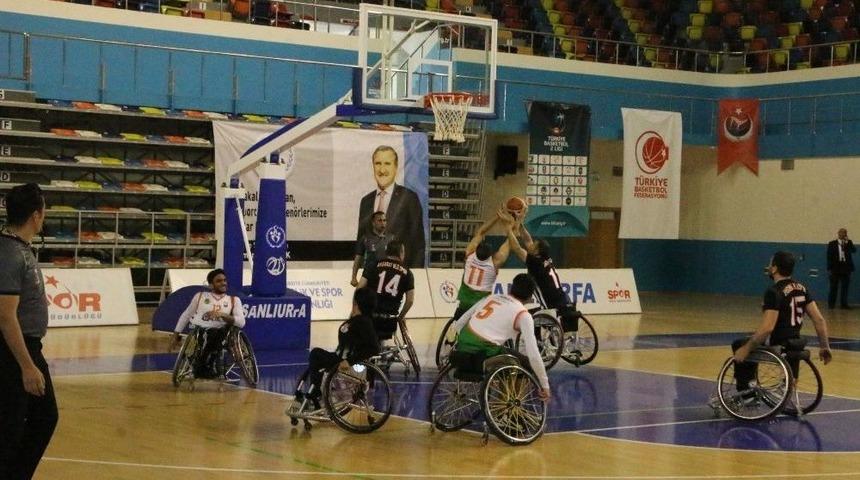 B&uuml;y&uuml;kşehir S&uuml;per Ligi Garantiledi