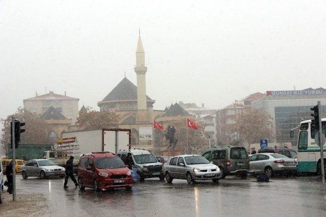 Kırşehir Şiddetli Rüzgarın Ardından Kara Teslim Oldu