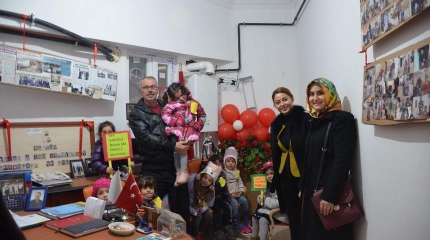 Minik Öğrencilerden Anlamlı Bir Hediye