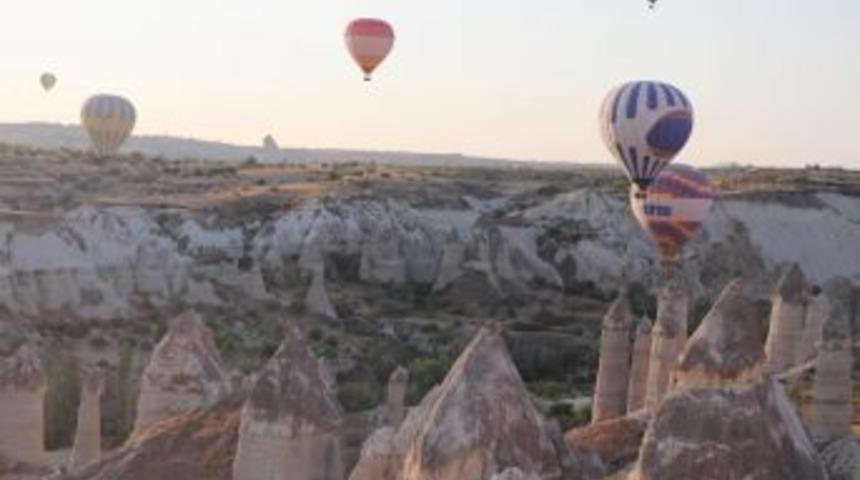 Kapadokya’da Balon Turlarına Kar Engeli