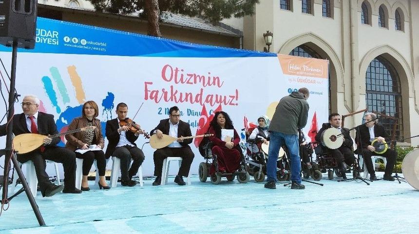 Otizmli Gen&ccedil;ler Hem &Ccedil;aldı Hem S&ouml;yledi
