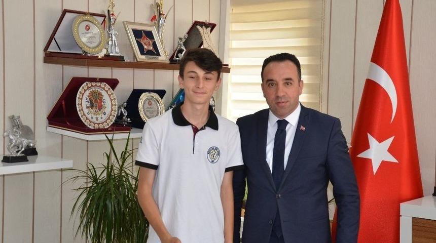 İl Müdürü Yıldız Başarılı Sporcuları Ödüllendirdi