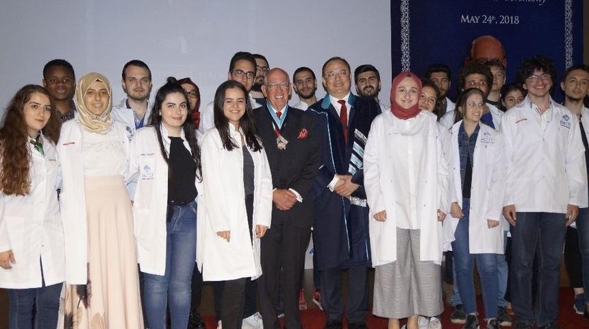 Dünyaca Ünlü Profesöre Bau Tıp Bilim Nişanı Verdi