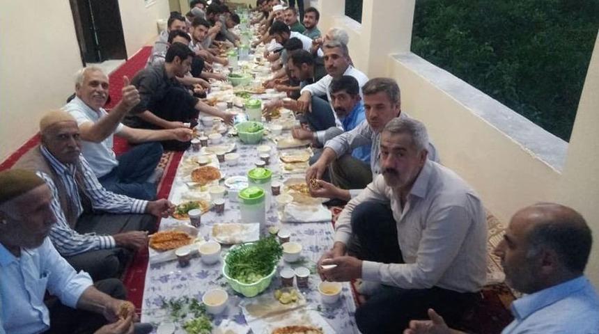Köyün Gençleri Tüm Köye İftar Yemeği Verdi