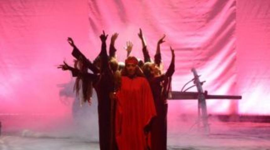 Milli M&uuml;cadelenin Cesur Kadınları Ey&uuml;psultan&rsquo;da Sahneleniyor