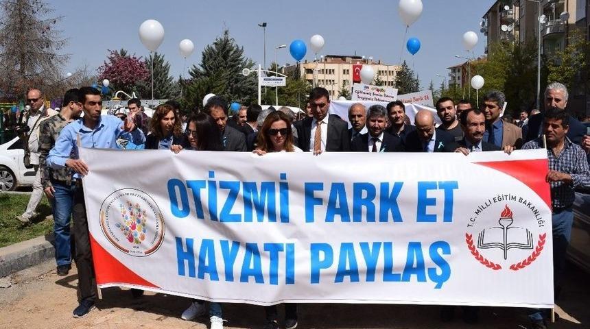 D&uuml;nya Otizm Farkındalık G&uuml;n&uuml;