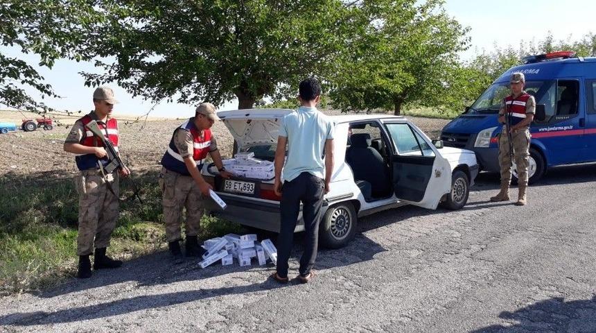 Jandarma Ka&ccedil;ak Sigara Ele Ge&ccedil;irdi