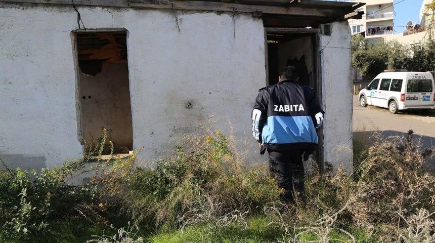 Aksu’da Kullanılmayan Binalar Yıkıldı