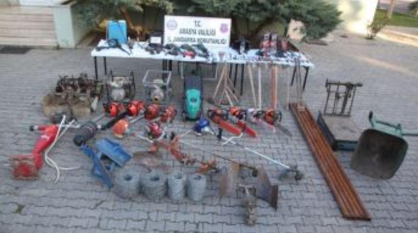 Bağ Evlerinden Tarım Aletlerini &Ccedil;alıp Hurdacıya Sattılar